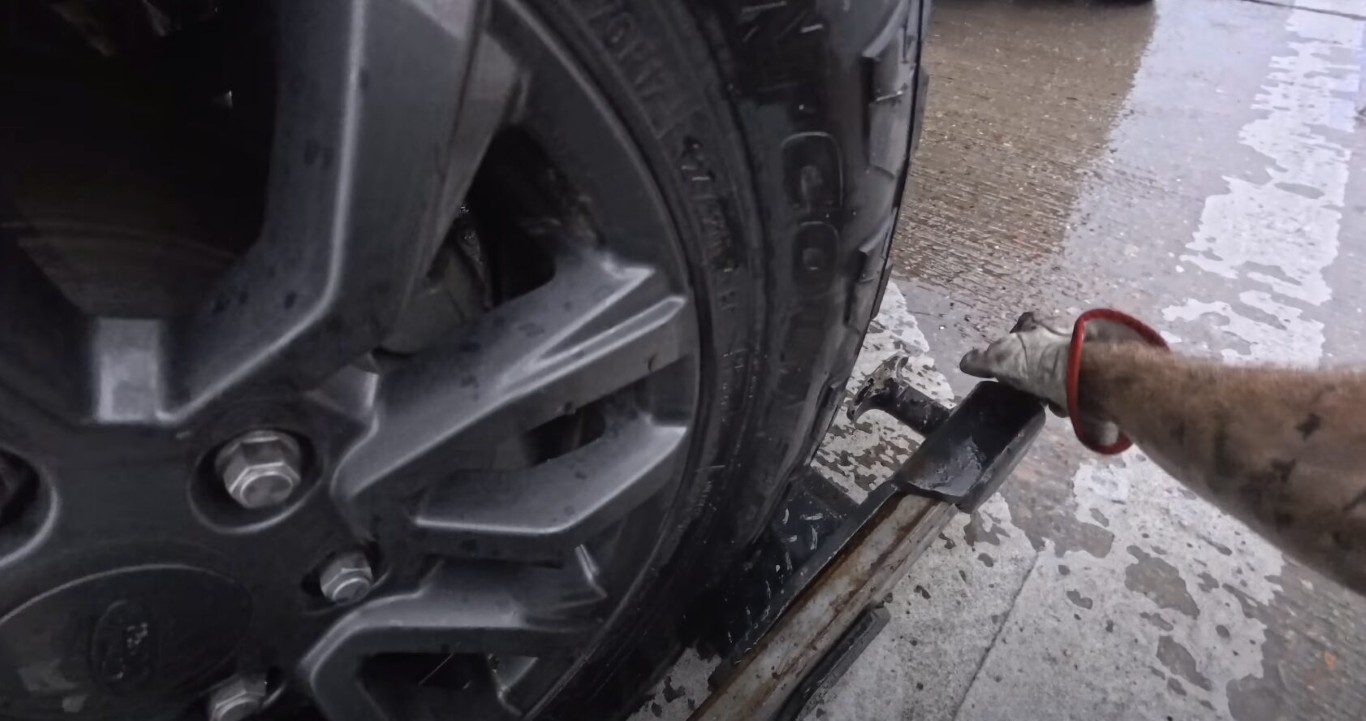 Advanced winching equipment for accident recovery in Hollister, CA